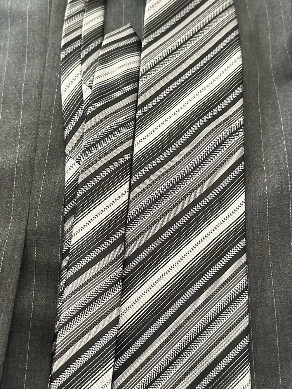 Peacock 100% Silk Handmade Striped Gray/Black Tie